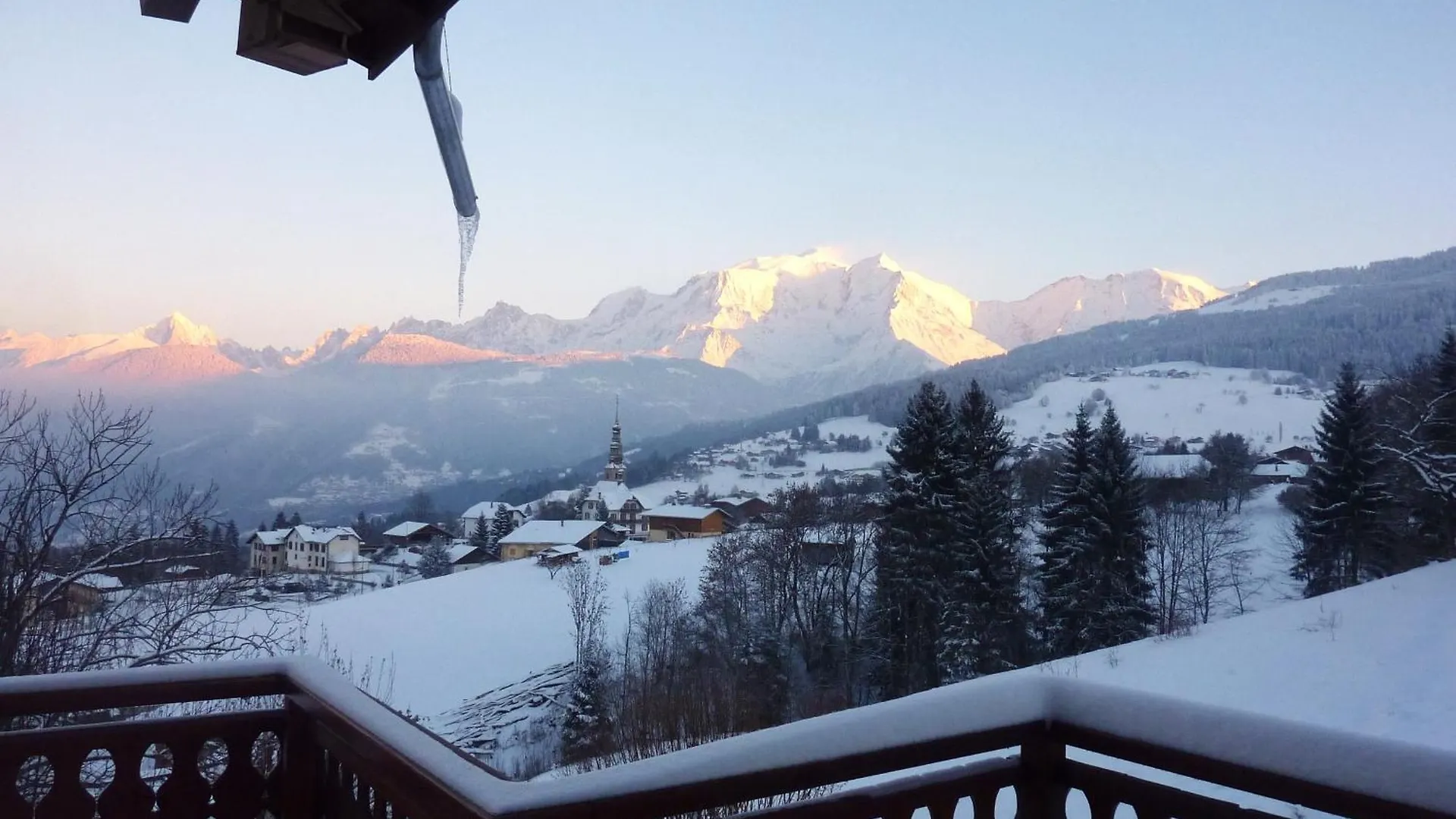 Chalet Pour 10 Pers. Proche Village Avec Vue Mont-Blanc, Terrasse Et Linge Fourni - Fr-1-560-88 Combloux