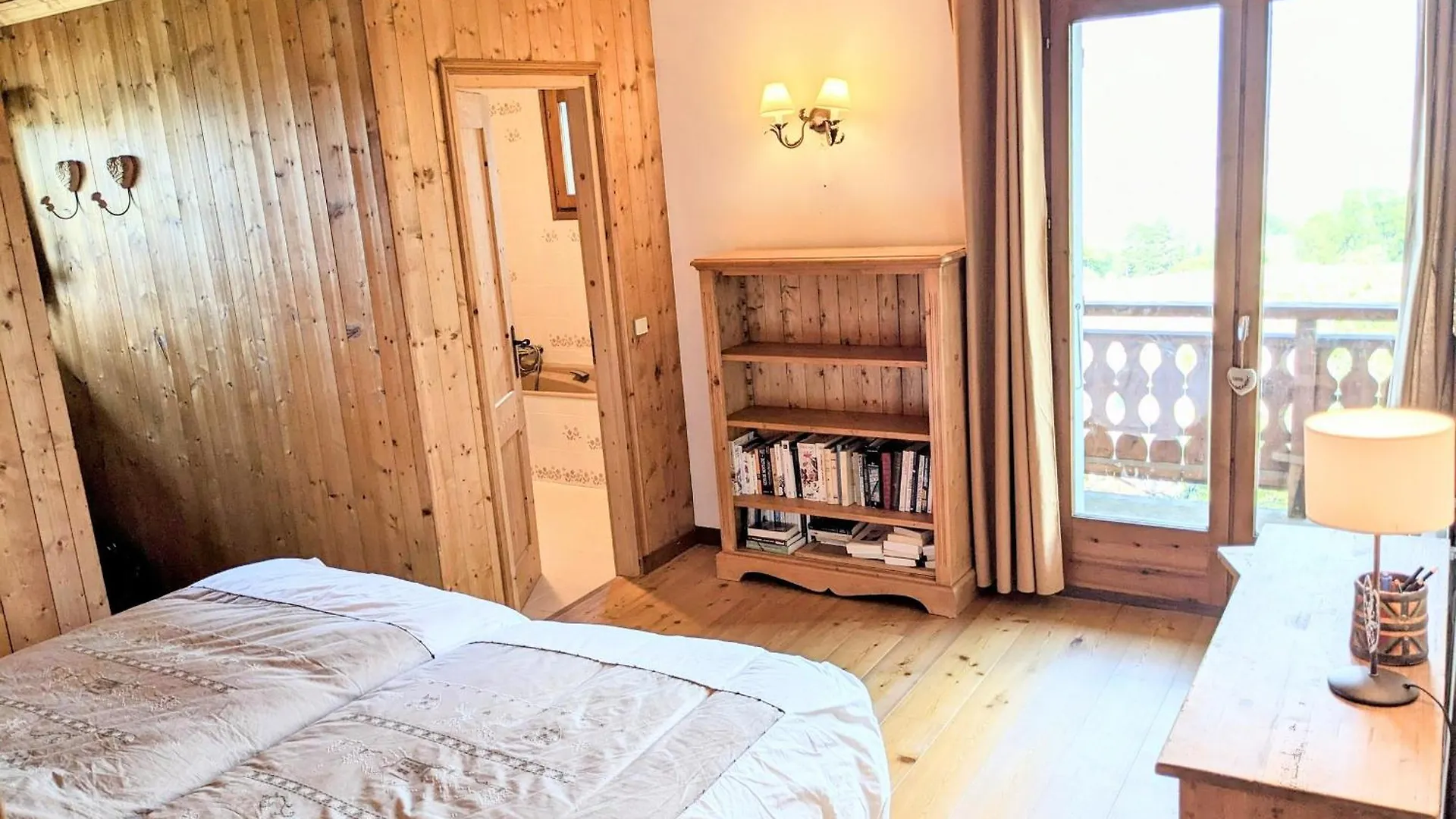 Chalet Pour 10 Pers. Proche Village Avec Vue Mont-Blanc, Terrasse Et Linge Fourni - Fr-1-560-88 Combloux